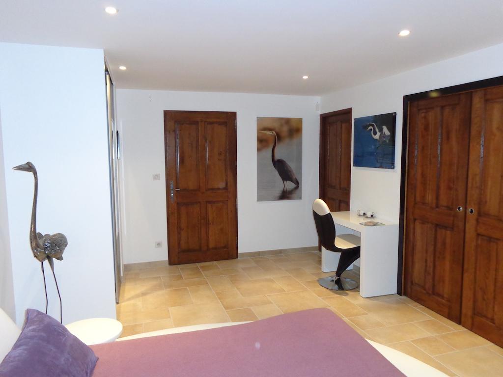 Domaine De La Garde Bed & Breakfast Vonnas Oda fotoğraf