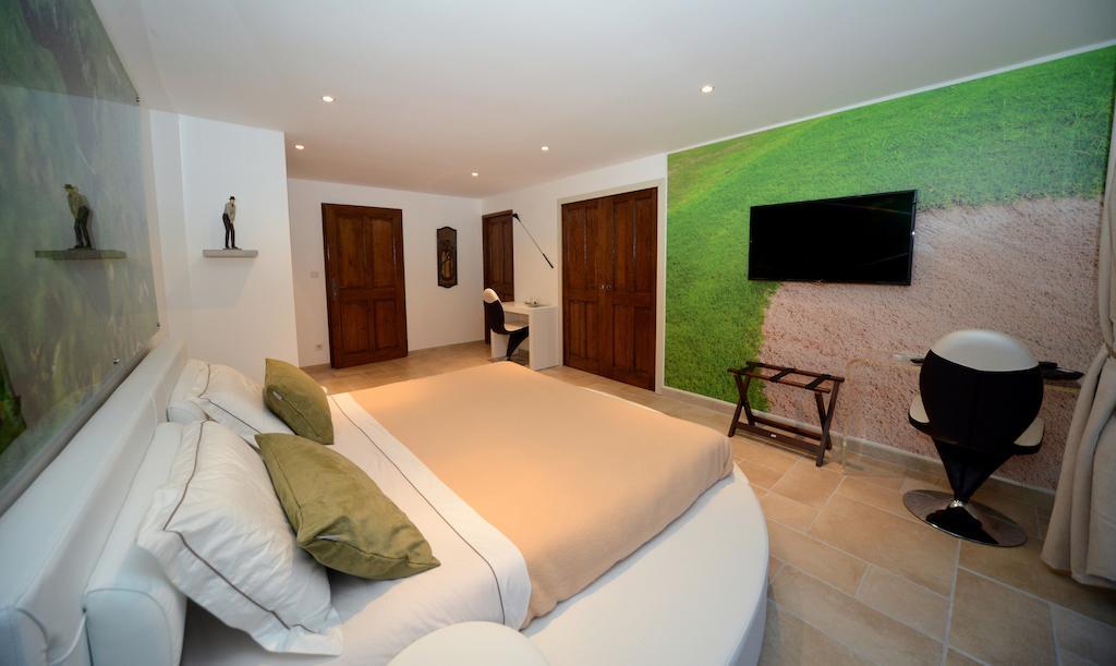 Domaine De La Garde Bed & Breakfast Vonnas Oda fotoğraf