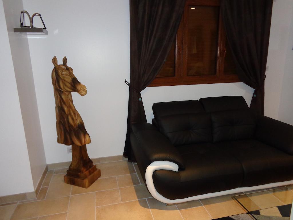 Domaine De La Garde Bed & Breakfast Vonnas Oda fotoğraf